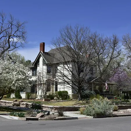 Downen House Bed & Breakfast-3